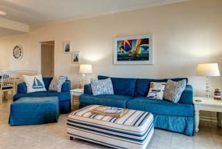 Waters Edge - PRIVATE DOCK! Only two blocks from the bay or the gulf! Plenty of parking for cars or boats home - Dauphin Island - 7