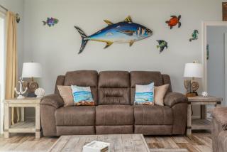 Awake on the Gulf - GULF FRONT! Gaze up at the stars from your large deck while listening to the waves crash, home - Dauphin Island - 7