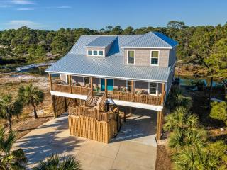 Great Escape to Dauphin Island - Fun for the whole family! Tremendous gulf views - one minute to the boardwalk! home - Dauphin Island - 0
