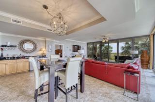 Holiday Isle Unit 122 - Ground Floor Corner Unit - Wrap around balcony - extra large floor plan! condo - Dauphin Island - 7