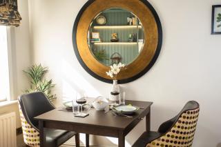 Luxe Townhouse - private sunny patio - close to castle & town - Perfect break, great for the races, workation & exploring the Cotswolds - Warwick - 2