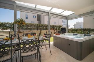 Apt GioAn Novigrad, 500m to Sea, private heated Jacuzzi, BBQ, free parking - 4