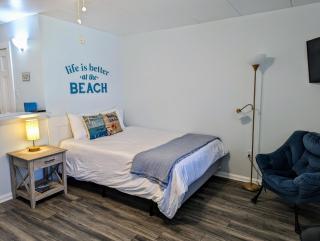 Renovated, Oceanfront Building, Boardwalk, Pool, Beach, 4 People, cozy studio unit, walk right out no elevator, Kitchen, Restaurant - 5