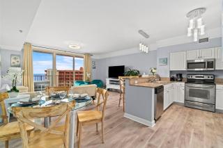 Oceanfront PCB Resort Condo with Balcony and Views! - Panama City Beach - 9
