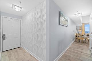 Oceanfront PCB Resort Condo with Balcony and Views! - Panama City Beach - 7