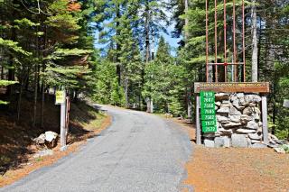 Little Ahwahnee Inn Entrance to Yosemite - Fish Camp - 6