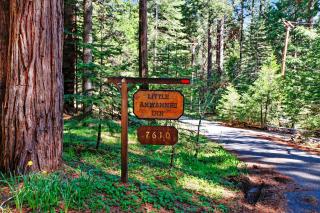 Little Ahwahnee Inn Entrance to Yosemite - Fish Camp - 7