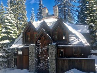 Little Ahwahnee Inn Entrance to Yosemite - Fish Camp - 9