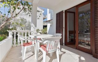 1 Bedroom Lovely Apartment In Petrcane - Petrcane - 0
