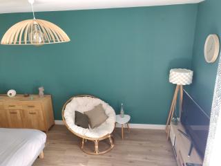 Scandinave - proche gare & centre-ville - stationnement - cour intérieure table & chaises - 4