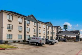 Quality Inn & Suites - Fort Worth - 8