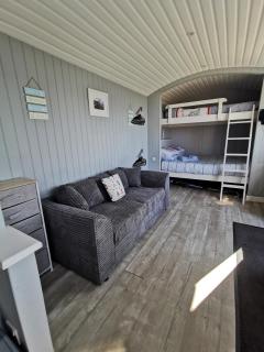 Allibella Shepherds Hut, Amazing Seaview, Private garden, Pet Friendly - 3