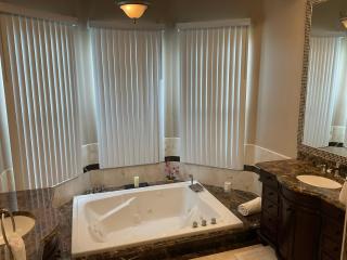 Whispering Oak Mansion - 2
