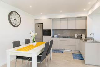 House - sleeps 3 free parking garden & jacuzzi - 2