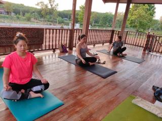 Lek's Issan Home and Travel - 2