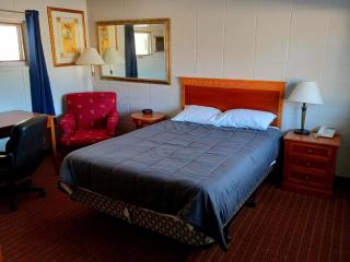 Chalet Inn Motel - 5