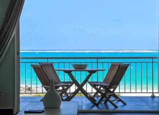 Front line unit 520 ft2 - 48 m2, on second floor, stunning ocean view - 0