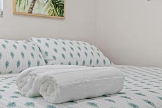 Comfy BNB w/ King Bed + Work/Travel + Beach 8 Min - Hallandale Beach - 2