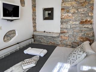 PETRA HOME heritage and hospitality - Apeiranthos - 7