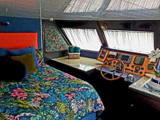 JASMINE CORAL JAY Boutique Boatel Ocean Village - Gibilterra - 1