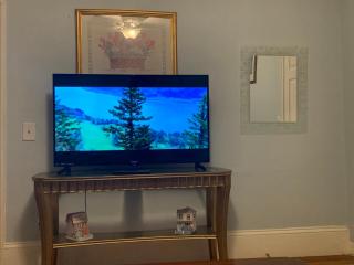 Stylish, Cozy 2BR Private Apt, 2nd Floor, Scenic View, Well-Appointed, Near Providence, MA, RI Line, I-95 Access - Pawtucket - 4