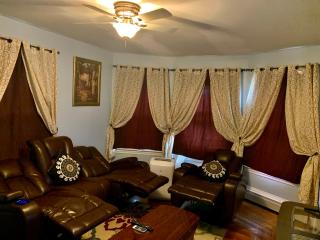 Stylish, Cozy 2BR Private Apt, 2nd Floor, Scenic View, Well-Appointed, Near Providence, MA, RI Line, I-95 Access - Pawtucket - 8