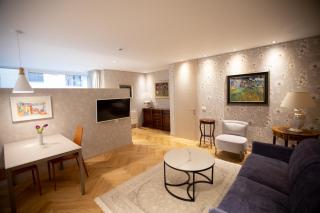 Seven Luxury Suites - Tirana - 4