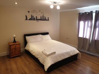 Two beautiful double bedroom Tulip apartment - Dagenham - 5