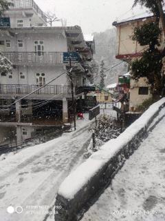 THE HIMALAYAS GUEST HOUSE - Dharamshala - 0