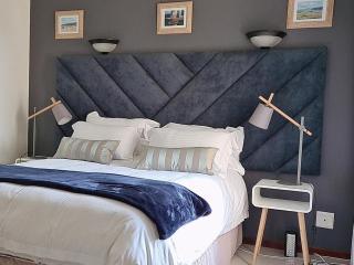 Modern Executive Condo - 9