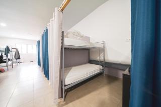 Albergue Barullo - Cubículos - Literas - Habitaciones - Sarria - 1