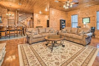 Broken Bow Cabin with Deck, Hot Tub and Fire Pit! - Broken Bow - 5