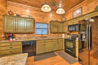 Broken Bow Cabin with Deck, Hot Tub and Fire Pit! - Broken Bow - 1