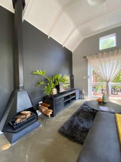 Cosy and Unique Family Retreat in Hout Bay - Cape Town - 2