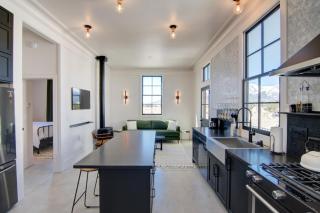 South Main Residences by Surf Hotel - 3