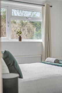 Mulberry House - Detached 6 Bedroom House with Hot Tub & Private Parking - 9