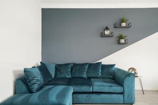 Mulberry House - Detached 6 Bedroom House with Hot Tub & Private Parking - 2