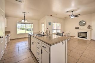 Inviting Bakersfield Home with Spacious Yard! - Bakersfield - 4