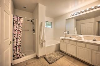 Inviting Bakersfield Home with Spacious Yard! - Bakersfield - 2