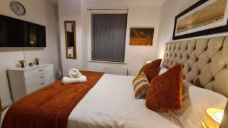 Luxury 2 bed Apt with Free Wi-Fi & Parking - Manchester - 1