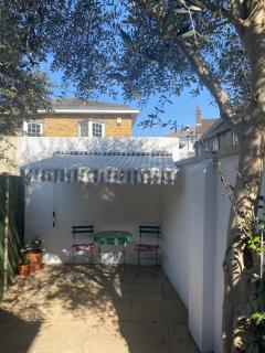 Lovely Entire 1 Bedroom Flat with Patio in Chiswick Superb Location - London - 6