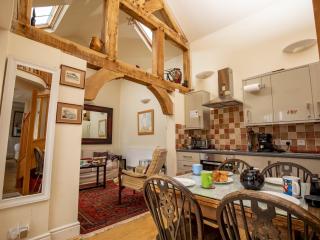 The Square Cosy Cottage on the Town Square with Optional Hot Tub - Pass the Keys - 2