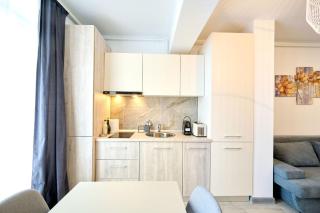 Royale Sundance Studio 8 Beach Spa & Pool Mamaia Nord - Mamaia - 1