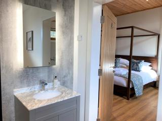 Pheasant Lodge with Hot Tub - 6