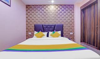 Itsy Hotels Royal Galaxy - 3 km From Sangam - 4