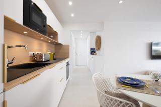 Stylish 2-Br Apartment Steps from the Croisette - 2