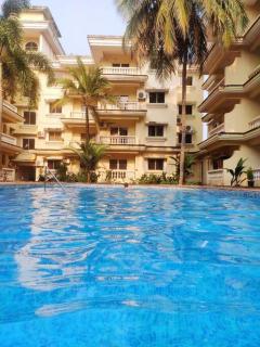 Seacoast Retreat- Lovely 2 BHK apartment with pool - Varca - 0