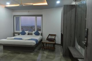 Hotel Sai Inn at Statue of Unity - Rājpīpla - 3