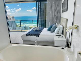 Level 30 Oracle Tower 2 Stunning views and free parking - GC Getaways - 1