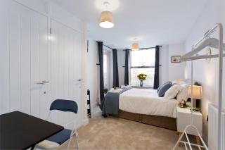 Host & Stay - Farrier William - 1